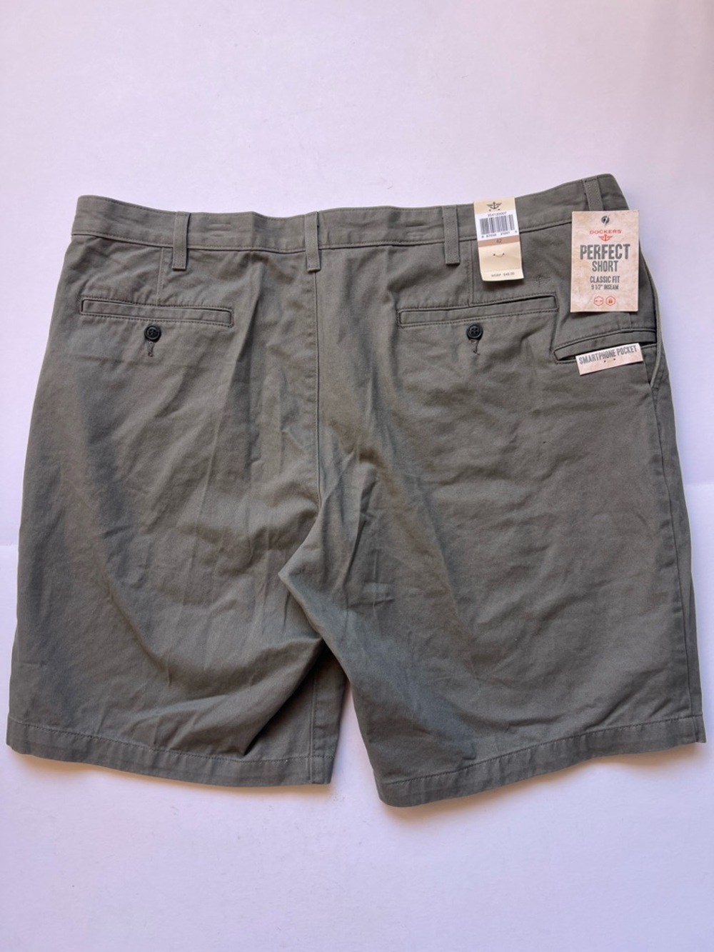 Dockers Men's Flat Front Shorts in Olive